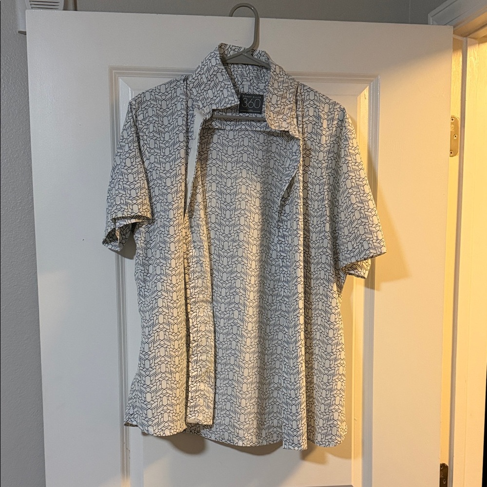 Perry Ellis Black and White Geometric Pattern Shirt. Large.